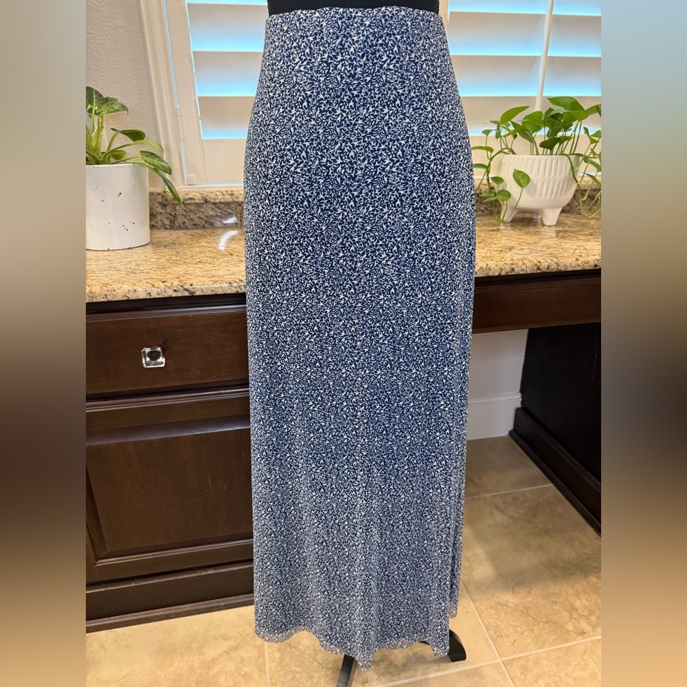 NWT Halogen Navy Blue Floral Print Midi Skirt, Size Small - Picture 3 of 6